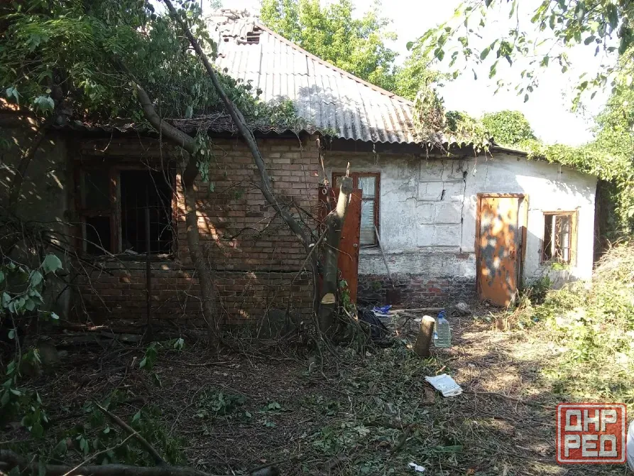 Продажа 1/2 дома с приватизированным участком земли 6 соток Донецк - изображение 2