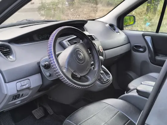 Продам Renault Scenic 2.0 бензин на автомате Енакиево