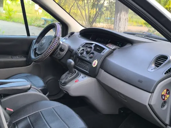 Продам Renault Scenic 2.0 бензин на автомате Енакиево