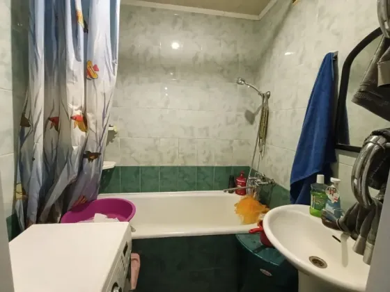 Продам 4-х комнатную квартиру в г. Зугрэсе -2 Зугрэс