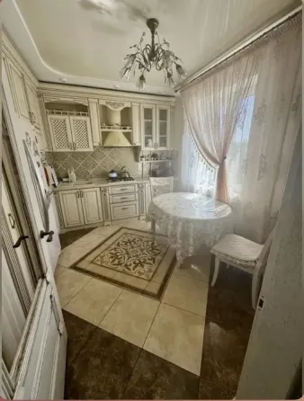 Цена снижена ! Срочная продажа 4 х к кв ра площадь Буденного Донецк