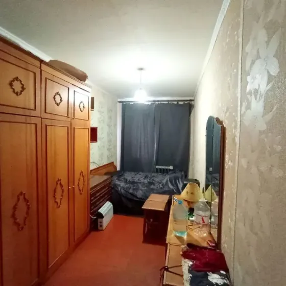 Продам 3-х комн. квартиру в центре г. Торез, пр-т Гагарина (район ост. Музей) Торез