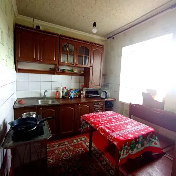 Продам 3-х комн. квартиру в центре г. Торез, пр-т Гагарина (район ост. Музей) Торез