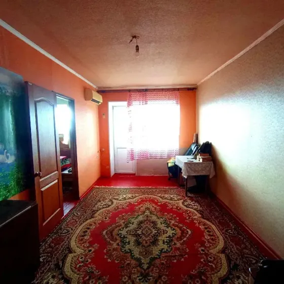 Продам 3-х комн. квартиру в центре г. Торез, пр-т Гагарина (район ост. Музей) Торез