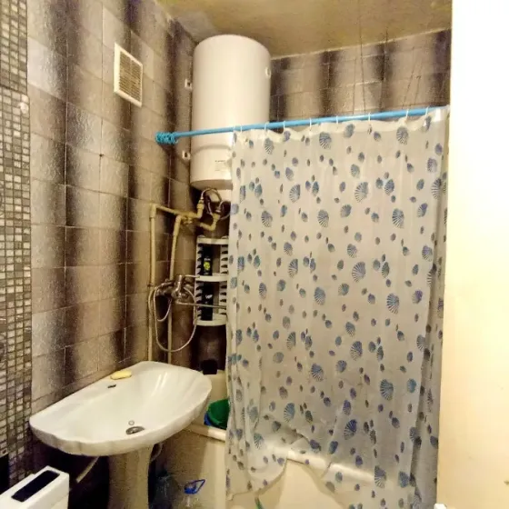 Продам 3-х комн. квартиру в центре г. Торез, пр-т Гагарина (район ост. Музей) Торез
