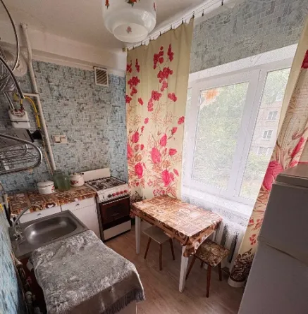 Продам 3к.кв. Брежневка. Петровский р-н. Ориентир ост.шахта Петровская. ул.Крамарчука. Донецк