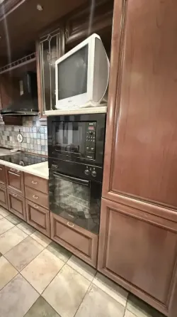 Предлагается к продаже квартира площадью 200 метров в самом центре города Донецк