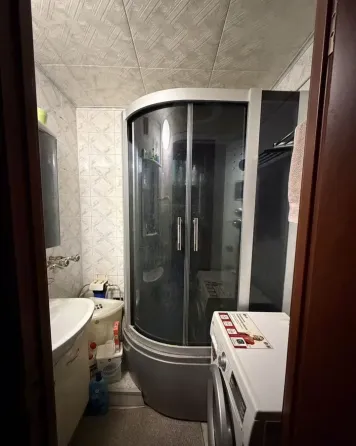 снова сдается 2-ка в центре донецка, ворошиловский район -крытый рынок улица 50-летия ссср Донецк