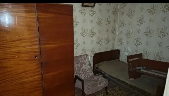 дом в пяти минутах ходьбы от остановки.. дск Донецк