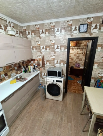 3-х ком кв м-н Зеленый в районе Магазина, этаж 2/9 Макеевка