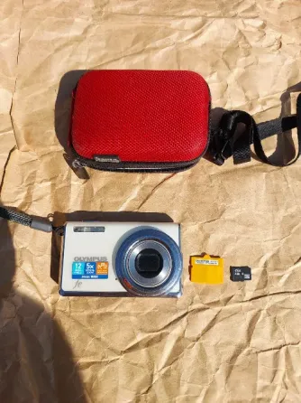 Olympus FE-5020 - рабочая винтажная камера (12 Мп, зум 24-120 мм) Донецк