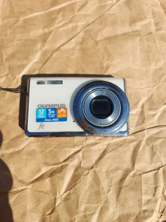 Olympus FE-5020 - рабочая винтажная камера (12 Мп, зум 24-120 мм) Донецк