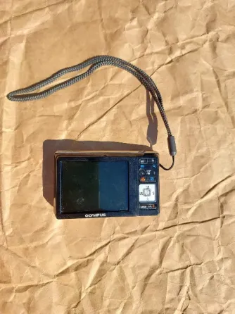 Olympus FE-5020 - рабочая винтажная камера (12 Мп, зум 24-120 мм) Донецк
