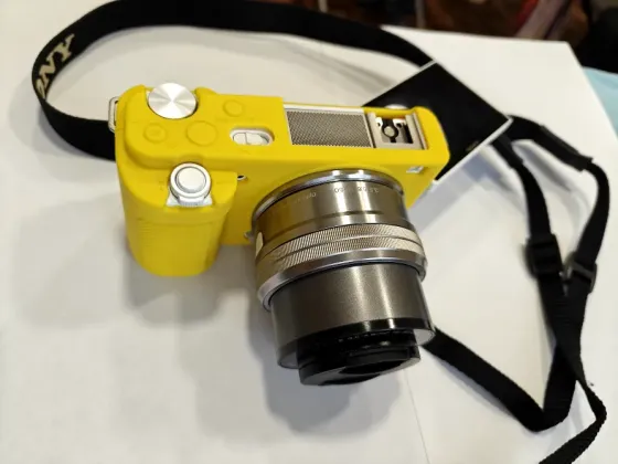 Фотоаппарат Sony zv-e10 kit оригинал под ремонт или на запчасти подарки читаем внимательно описание Донецк