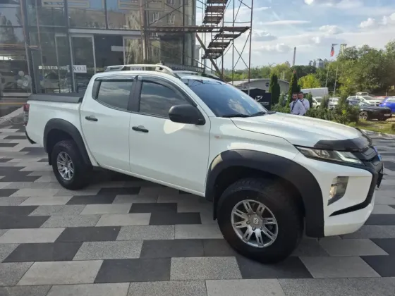 MITSUBISHI L200 Донецк