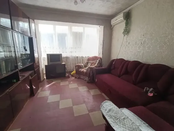 Продам 3-х комнатную квартиру , г. Харцызске, Героев Сталинграда, район центрального рынка Харцызск