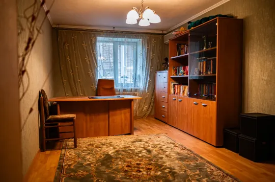 Без комиссии! Продажа 4-ком.кв. проспект Панфилова. 136м2. Цена : 10.5 млн.руб. Донецк