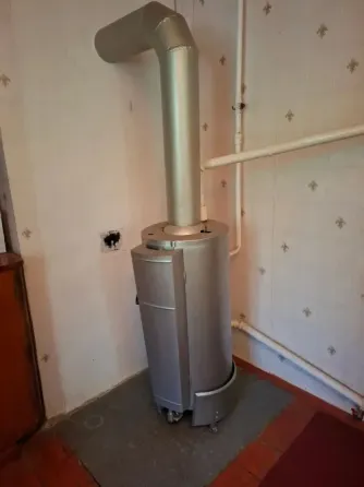Продам 2 ком.кв-ру на земле, Гвардейка, Мед.училище Макеевка