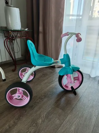 Продам трёхколёсный велосипед и стульчик для кормления Донецк