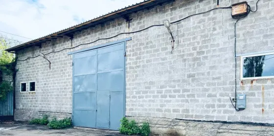 Предлагается в аренду склад в Ленинском р-не! Площадь 300 кв м ! Донецк