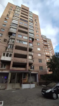 Продаю 1 ком. кв. б. Школьный, 4/14, кирпич.дом, консьерж Донецк