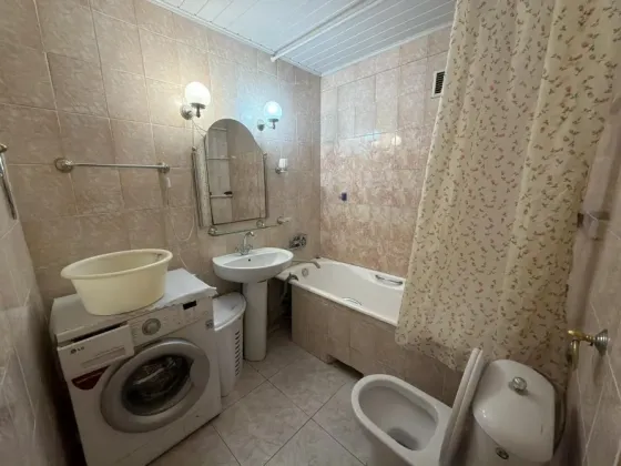 Сдаю реальную 2 ком. кв. Крытый рынок , б. Школьный, в офис ехать не нужно Донецк