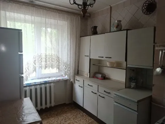 сдам 2х комн квартиру в калинин. р-не, бул. шахтостроителей- пр. мира. отличная. Донецк
