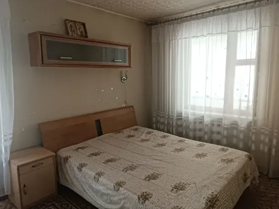 сдам 2х комн квартиру в калинин. р-не, бул. шахтостроителей- пр. мира. отличная. Донецк