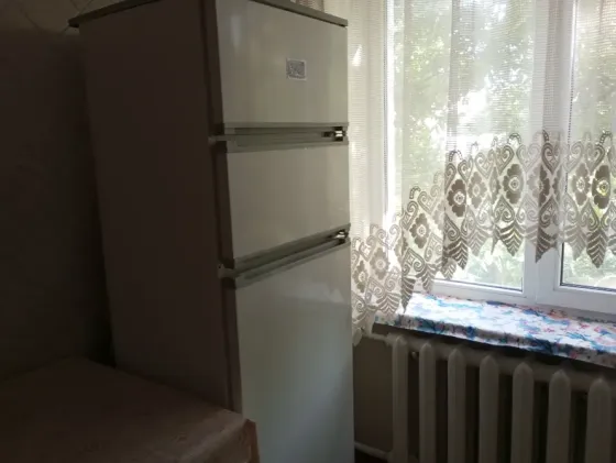 сдам 2х комн квартиру в калинин. р-не, бул. шахтостроителей- пр. мира. отличная. Донецк