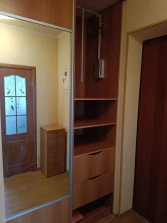 сдам 1-ком квартиру в киев. р-не, ул. артема, маяк. отличная. мебель,вся техника. Донецк