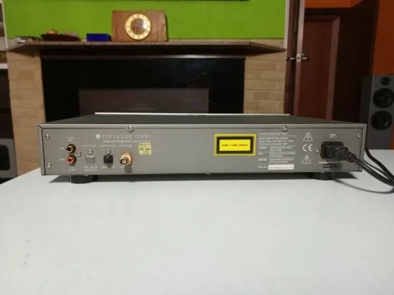 Проигрыватель CD дисков Английской фирмы "Cambridge Audio"-D-500SE Донецк