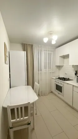 сдам 1 комнатную квартиру в ленинском районе донецка, боссе (37 школа, рынок) Донецк