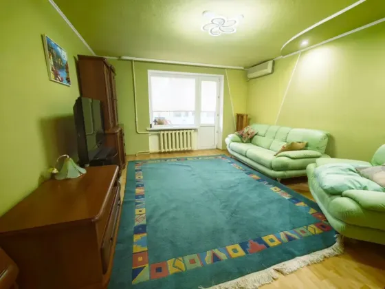 Продается 3к квартира в Центре ,Ворошиловском р-не, бул. Школьный Донецк