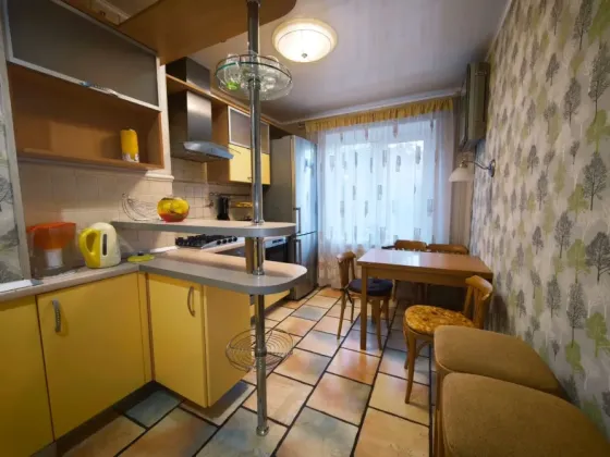 Продается 3к квартира в Центре ,Ворошиловском р-не, бул. Школьный Донецк