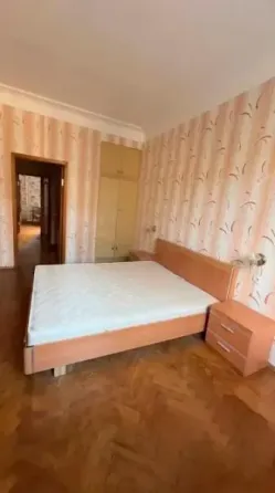 2-комнатная квартира,53м2,3/5,Ворошиловский р-н,ул.Университетская.Цена 7,5млн Донецк