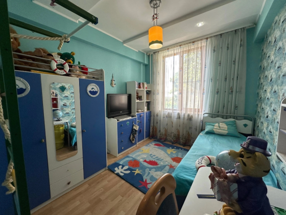 Продаётся просторная, светлая и уютная квартира площадью 84 м² на комфортном 3 этаже 4х этаж-го дома Харцызск