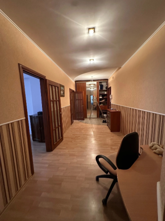 Продаётся просторная, светлая и уютная квартира площадью 84 м² на комфортном 3 этаже 4х этаж-го дома Харцызск