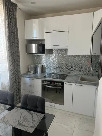 +7949459281 сдаю квартиру по ул артема Донецк