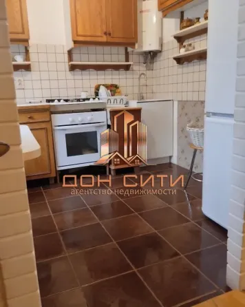 в продаже 2х комнатная квартира, расположенная в Калининском районе г. Донецка с ремонтом Донецк