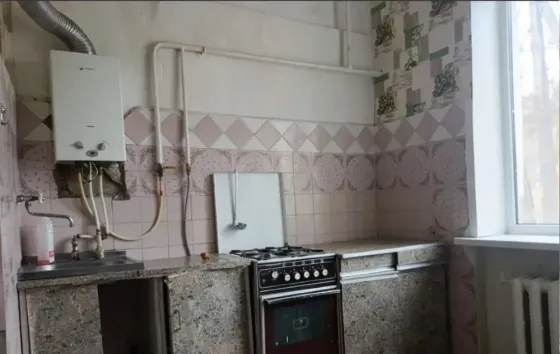 Продам 2-ю комнатную сталинку по улице Клайпеды Донецк