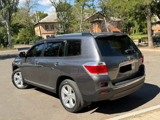 TOYOTA HIGHLANDER Донецк