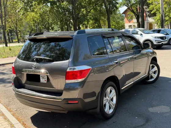 TOYOTA HIGHLANDER Донецк
