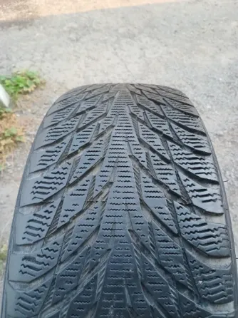 Продаю зимнюю резину 205 55 16 нокиан Донецк