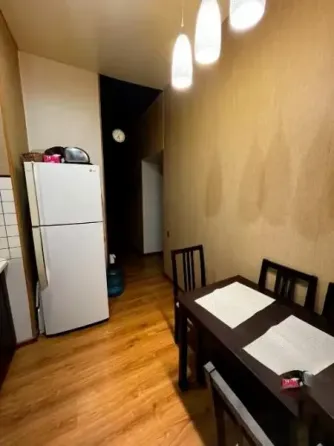 Продается 2-комнатная сталинка с ремонтом, 50 кв.м, 1/2. Донецк