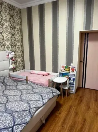 Продается 2-комнатная сталинка с ремонтом, 50 кв.м, 1/2. Донецк