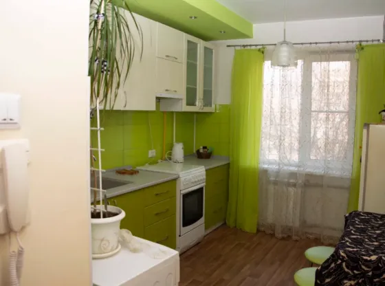 Сдам 3-х комнатную квартиру на Зеленом Макеевка