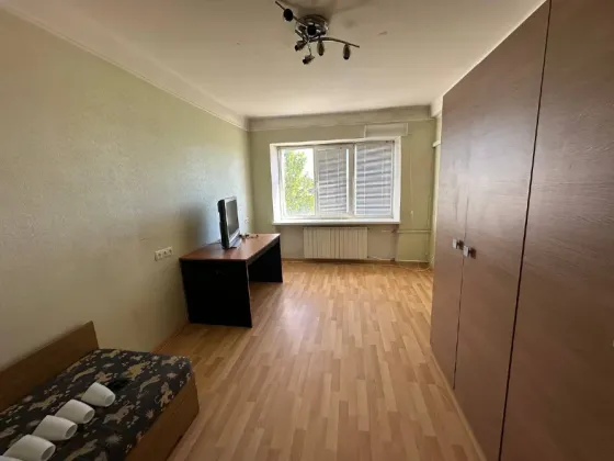 Продажа 2-комнатной квартиры в Калининском районе. Бульвар Шевченко 42. Молоко, Торговый университет Донецк