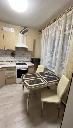 Сдам 1-комнатную квартиру в по ул. Рослого. Рядом Оцкб, Центр Славянской культуры, Ленинский район Донецк
