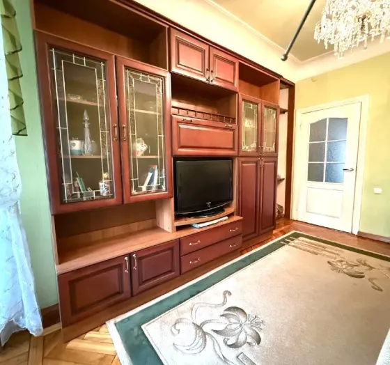 Продается крупногабаритная 3ка, сталинка, Драмтеатр. Донецк