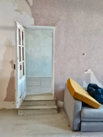 Продаётся большая 1 к квартира, сталинка на Левом берегу. Ориентир - 2 участок. Мариуполь